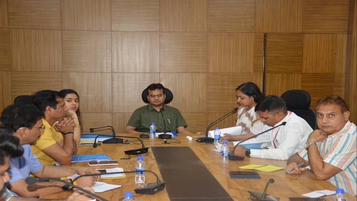 जबलपुर में अंतर्राष्ट्रीय योग दिवस के राष्ट्रीय कार्यक्रम की तैयारियों की समीक्षा
